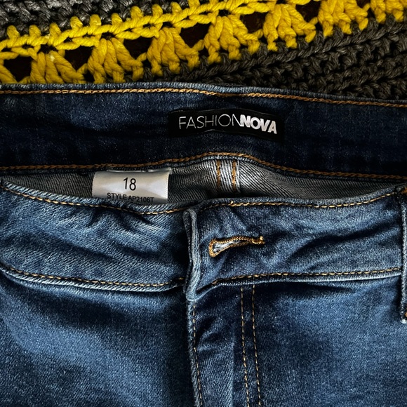 Fashion Nova Tall Tied To Tell Ya Distressed Flare Jeans - Dark Wash size 18 - Picture 3 of 6